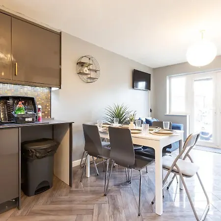 Large 5-bed House In Leeds Fits 10 Free Parking Holiday home Middleton (Derbyshire)